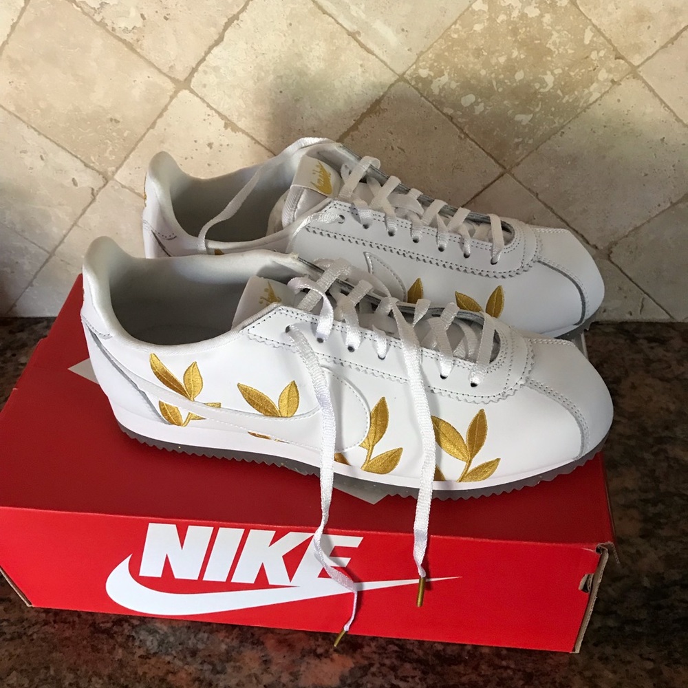 Nike cortez embroidered white sneakers 9 40.5